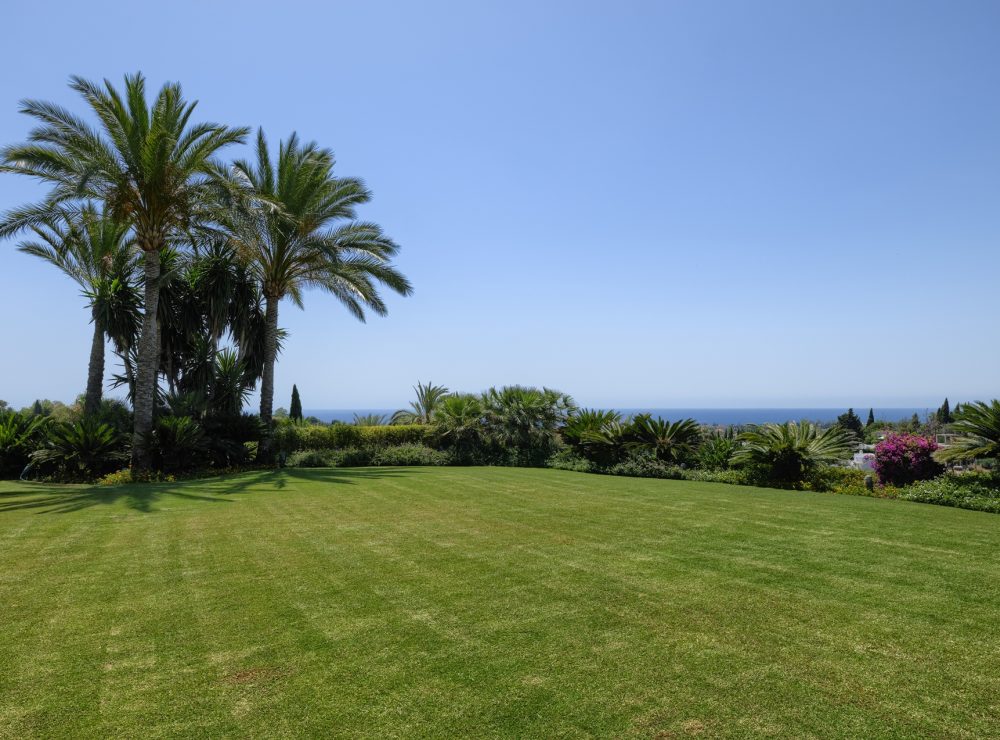 Marbella Hill Club golden mile villa larotonda
