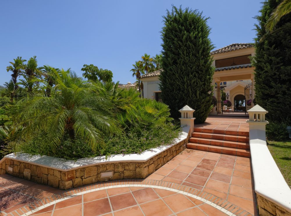 Marbella Hill Club golden mile villa larotonda
