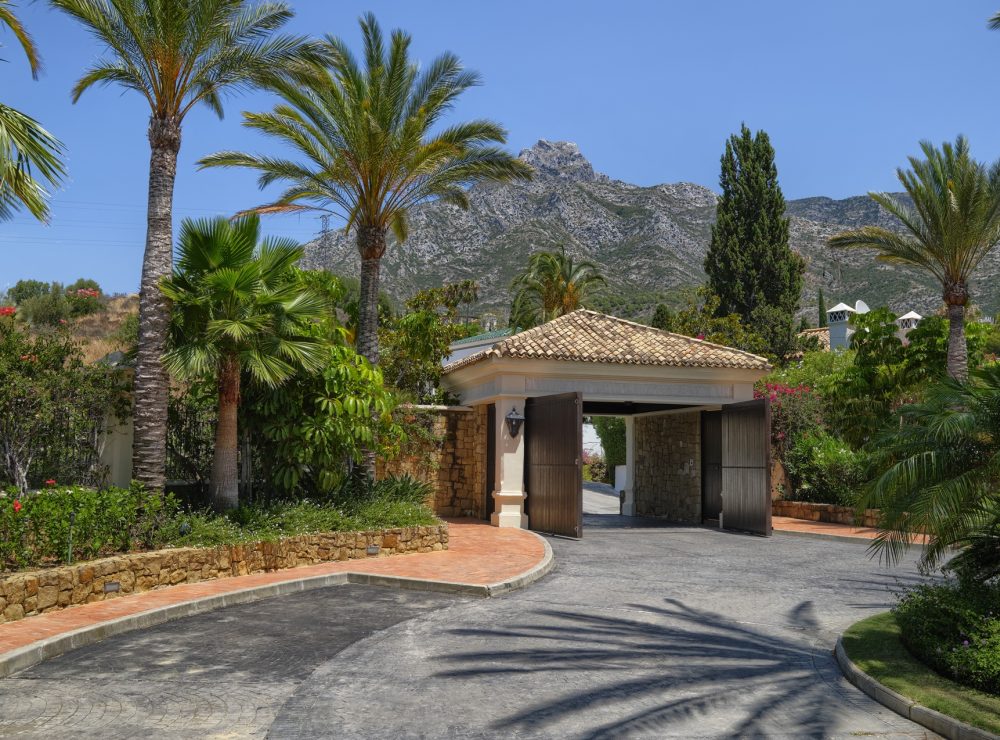 Marbella Hill Club golden mile villa larotonda