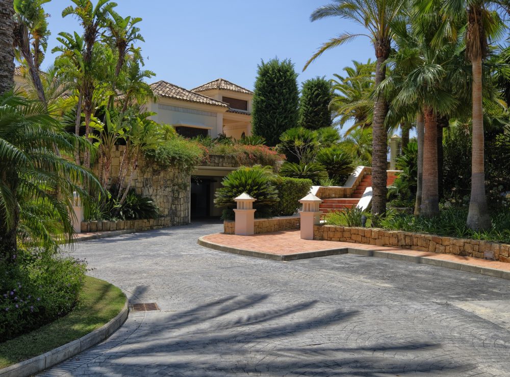 Marbella Hill Club golden mile villa larotonda