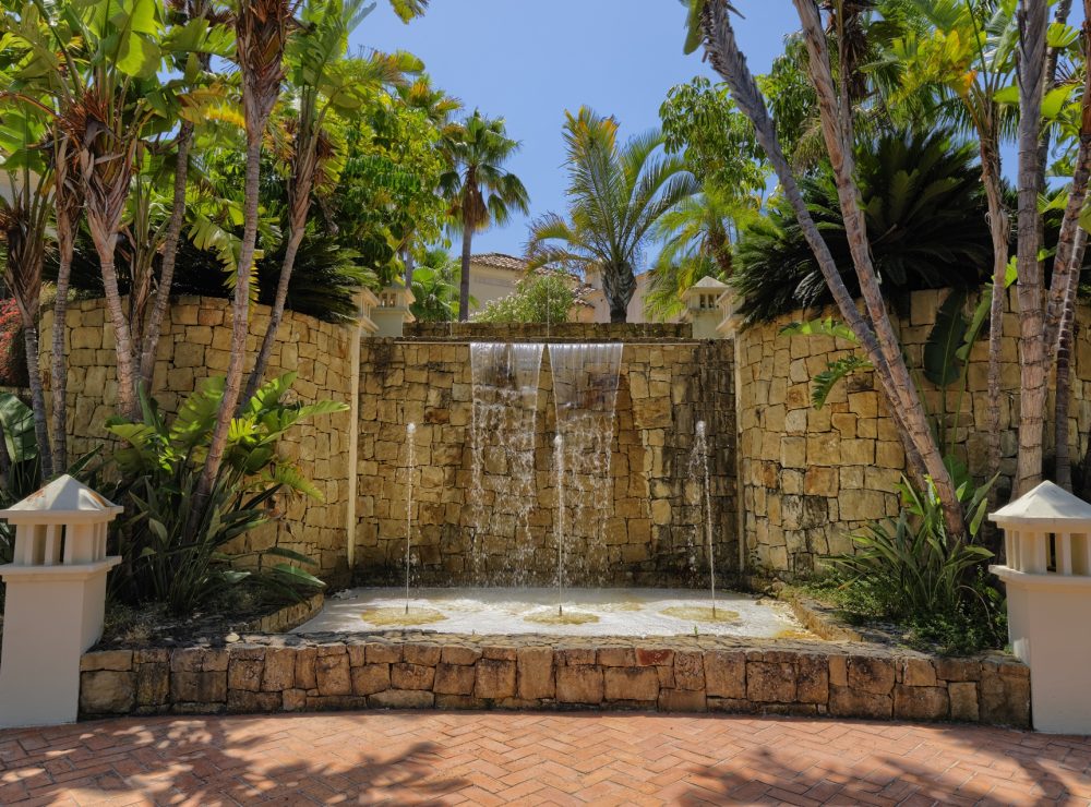 Marbella Hill Club golden mile villa larotonda