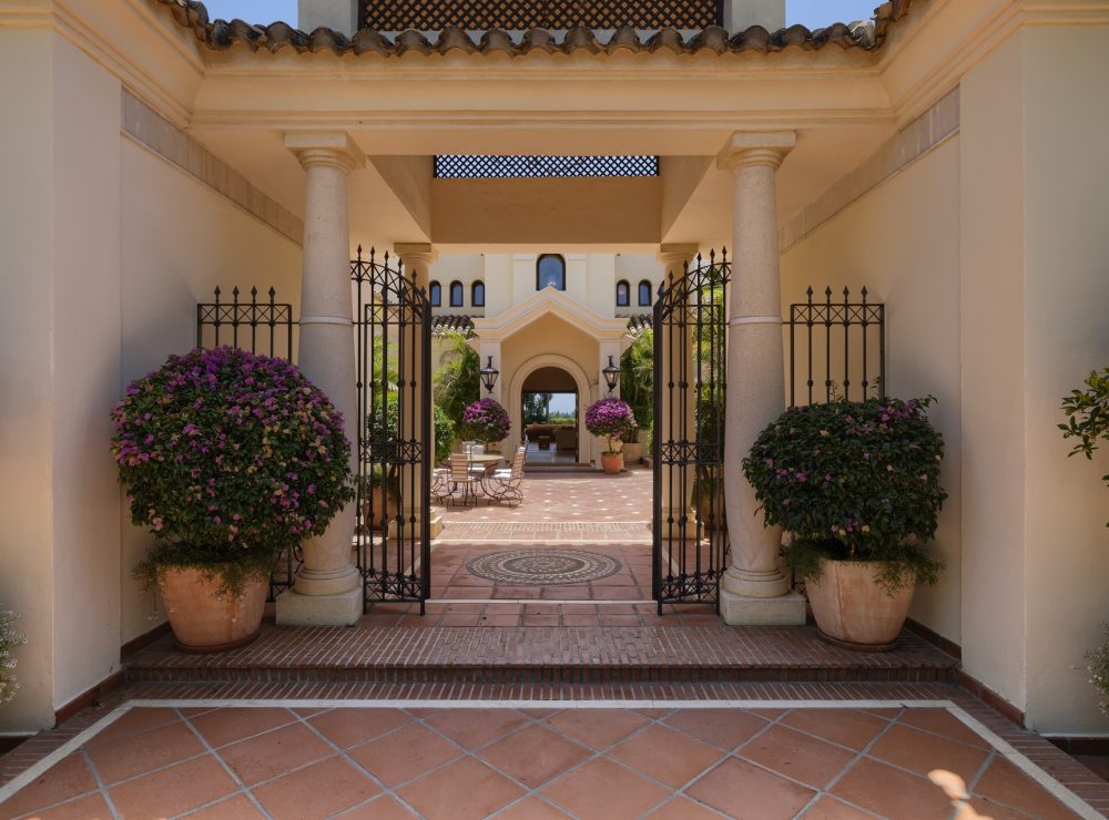 Marbella Hill Club golden mile villa larotonda