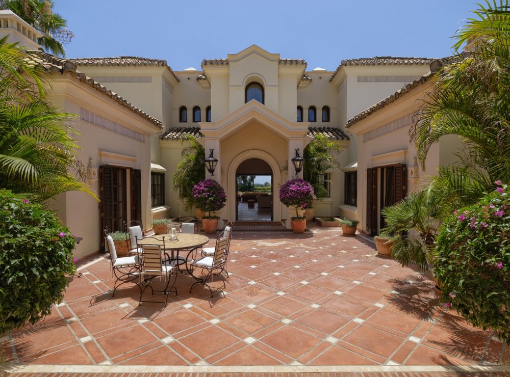 Marbella Hill Club golden mile villa larotonda