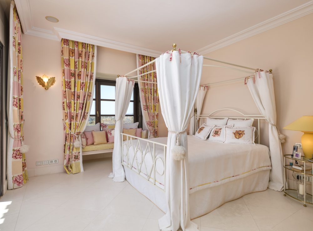 Marbella Hill Club golden mile villa larotonda