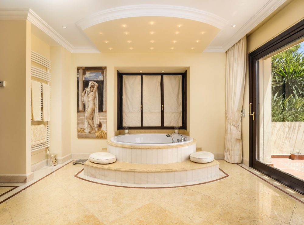 Marbella Hill Club golden mile villa larotonda