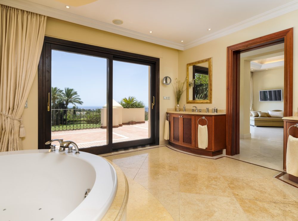 Marbella Hill Club golden mile villa larotonda