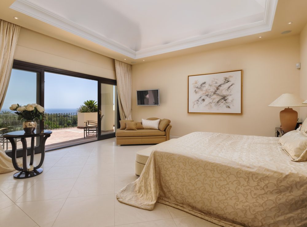 Marbella Hill Club golden mile villa larotonda