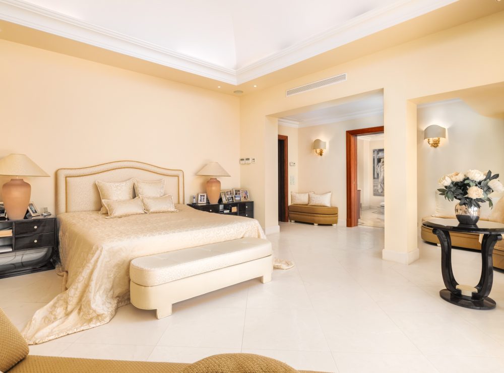 Marbella Hill Club golden mile villa larotonda