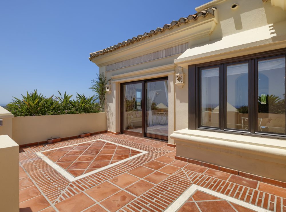 Marbella Hill Club golden mile villa larotonda