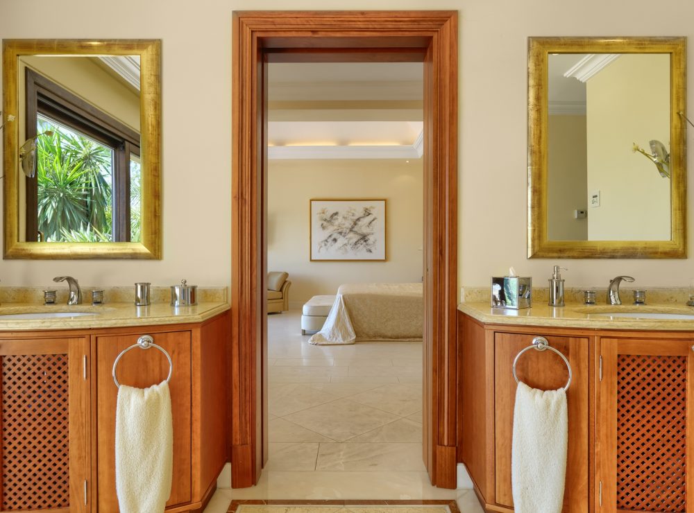 Marbella Hill Club golden mile villa larotonda