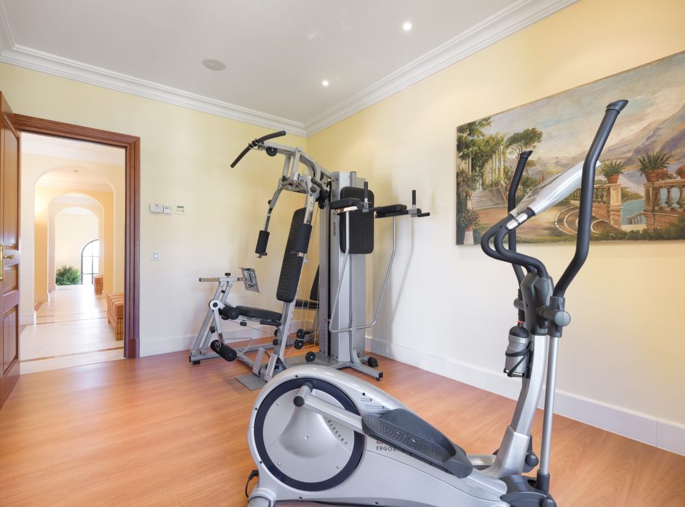 Marbella Hill Club golden mile villa larotonda