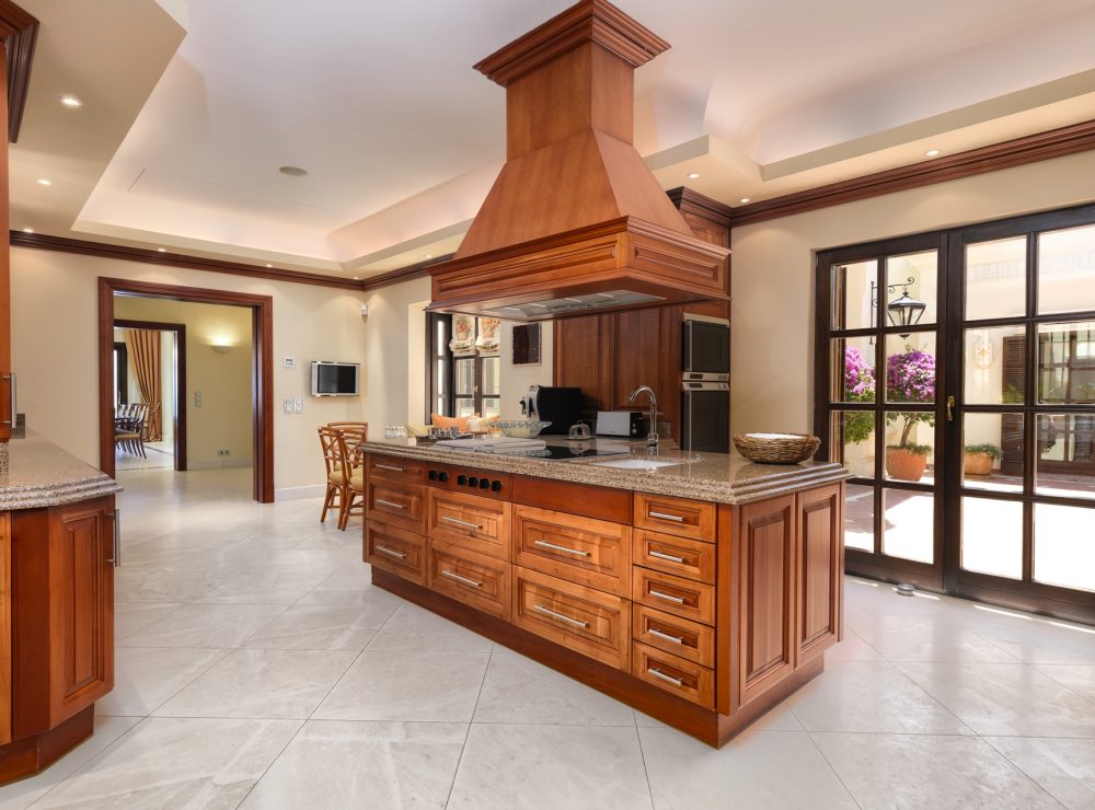 Marbella Hill Club golden mile villa larotonda