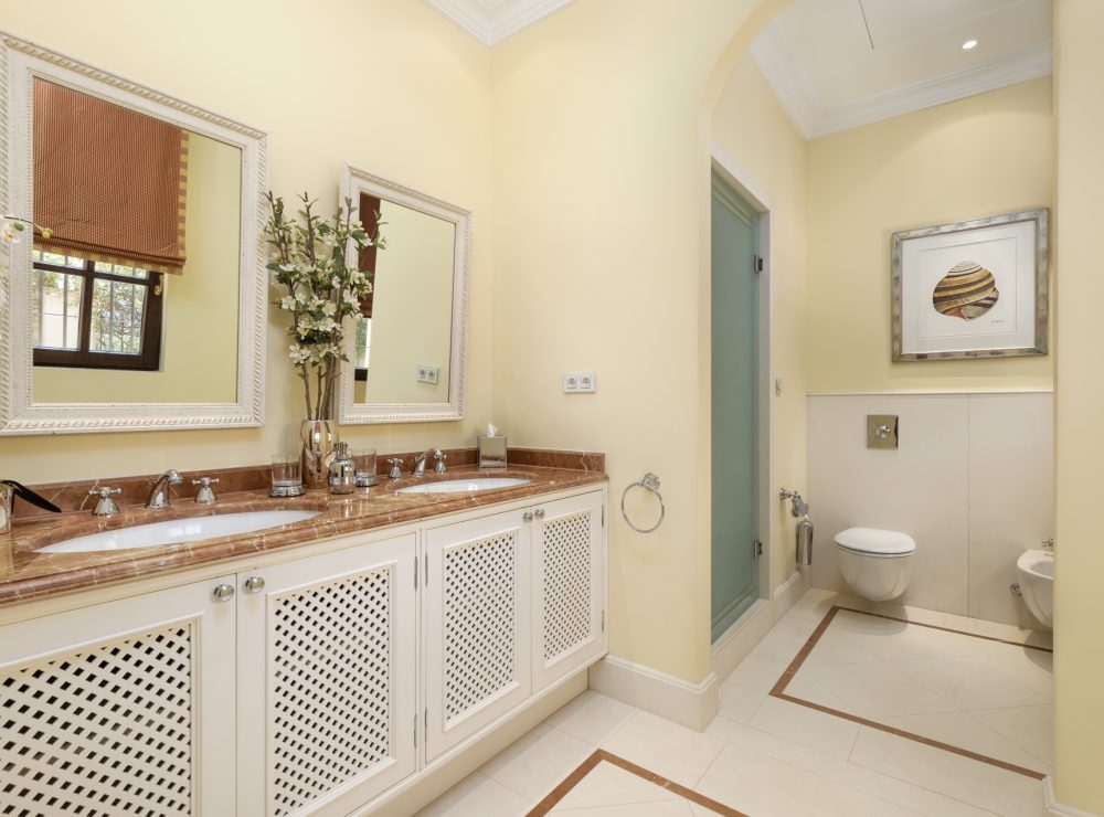 Marbella Hill Club golden mile villa larotonda