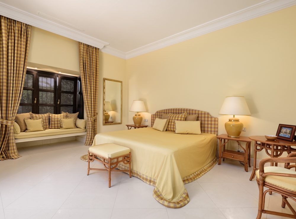 Marbella Hill Club golden mile villa larotonda