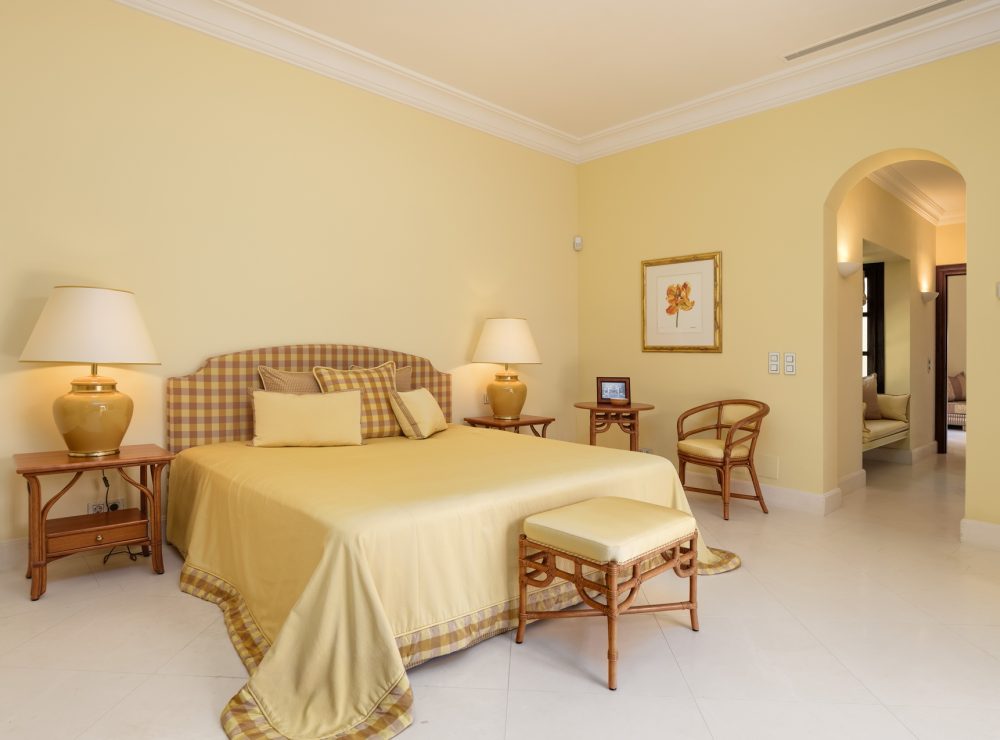Marbella Hill Club golden mile villa larotonda