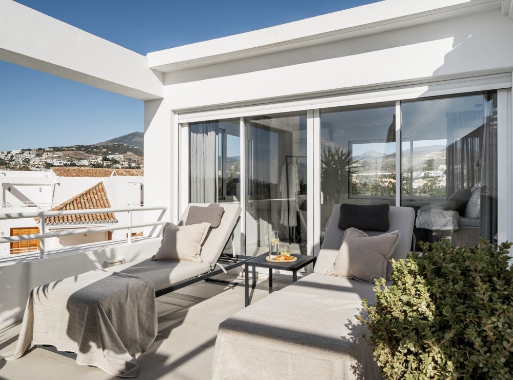 Alcores del Golf 8 penthouse private plunge pool Nueva Andalucia Marbella