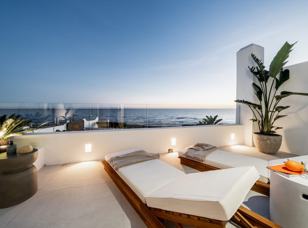 Casa Makani beachfront townhouse Las Chapas Marbella East