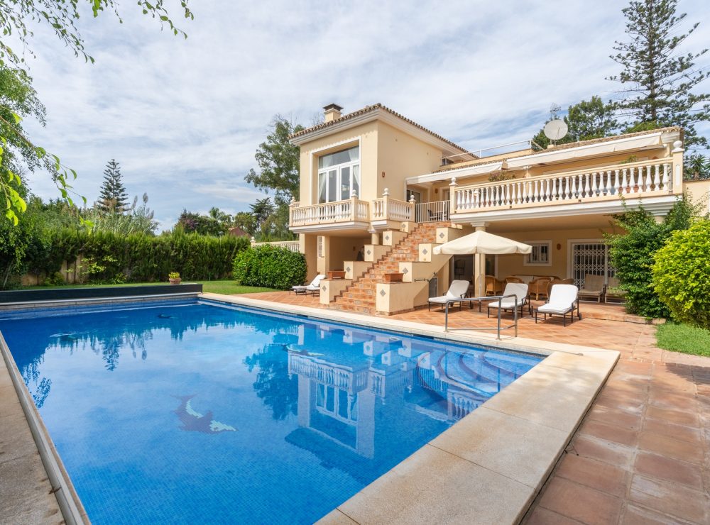 Beachside villa Guadalmina Baja San Pedro de Alcantara Marbella