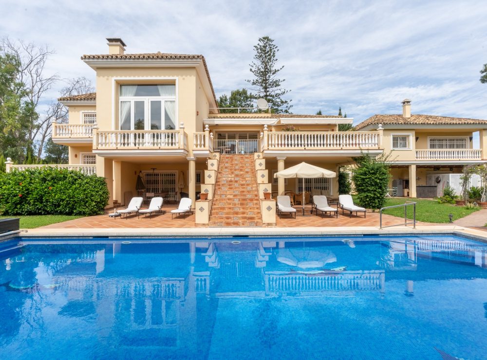 Beachside villa Guadalmina Baja San Pedro de Alcantara Marbella