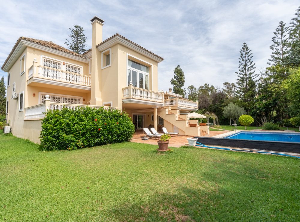 Beachside villa Guadalmina Baja San Pedro de Alcantara Marbella