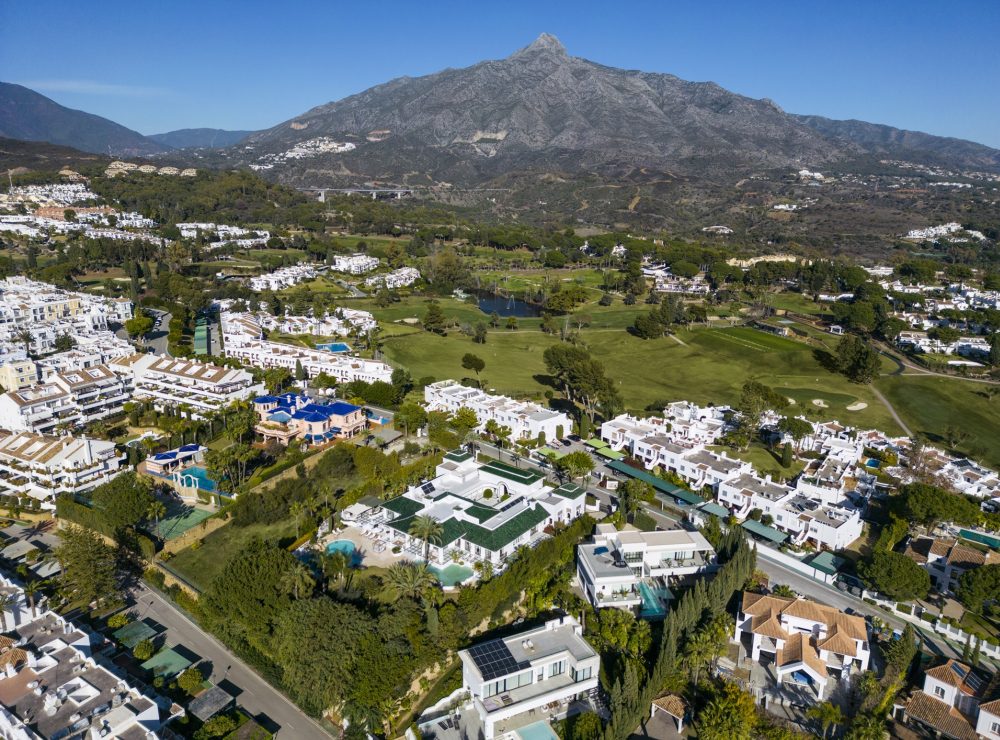 Villa Alhambra Palace Aloha Nueva Andalucia Marbella