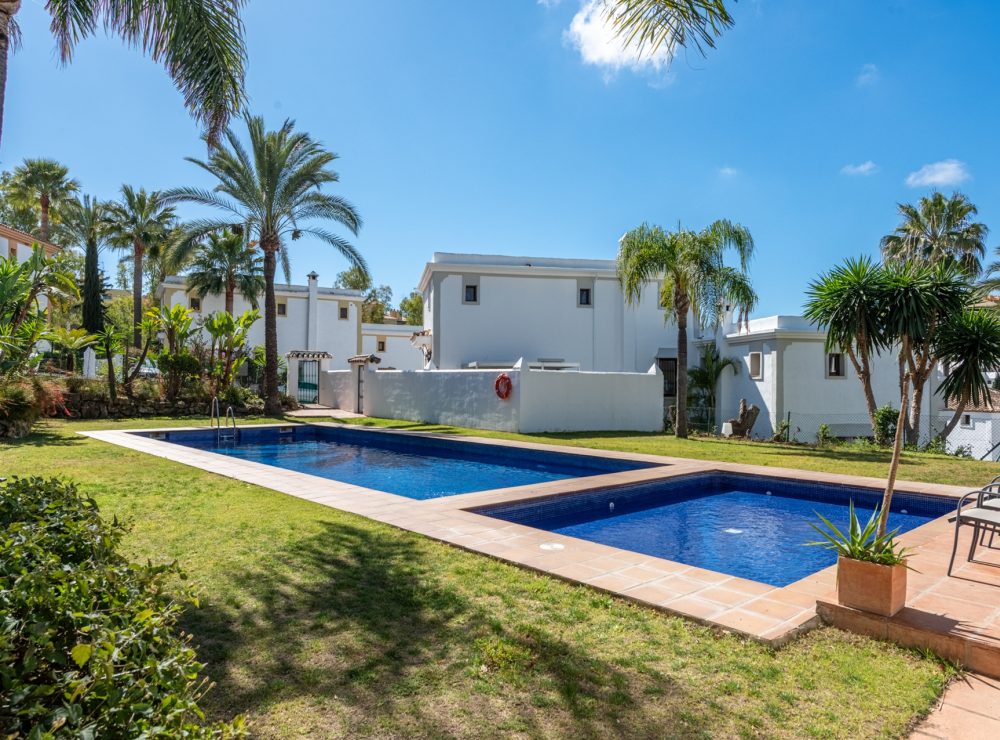 Villa Pueblo Andaluz New Golden Mile Estepona