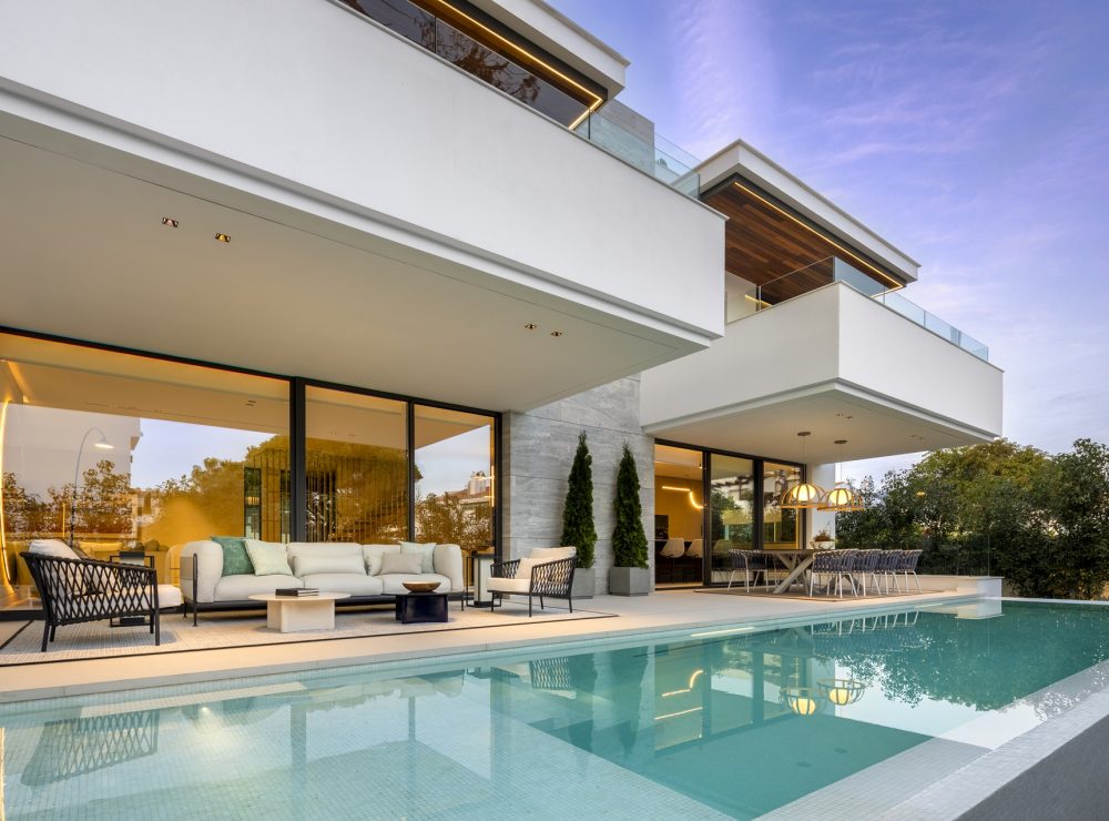 Los Angeles 185 beachside villa Cortijo Blanco San Pedro de Alcanta Marbella