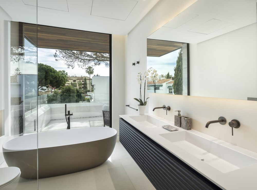 Los Angeles 185 beachside villa Cortijo Blanco San Pedro de Alcanta Marbella