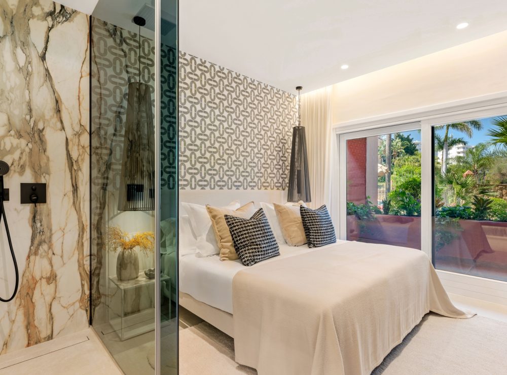 Torre Bermeja 1802 beachside apartment New Golden Mile Estepona