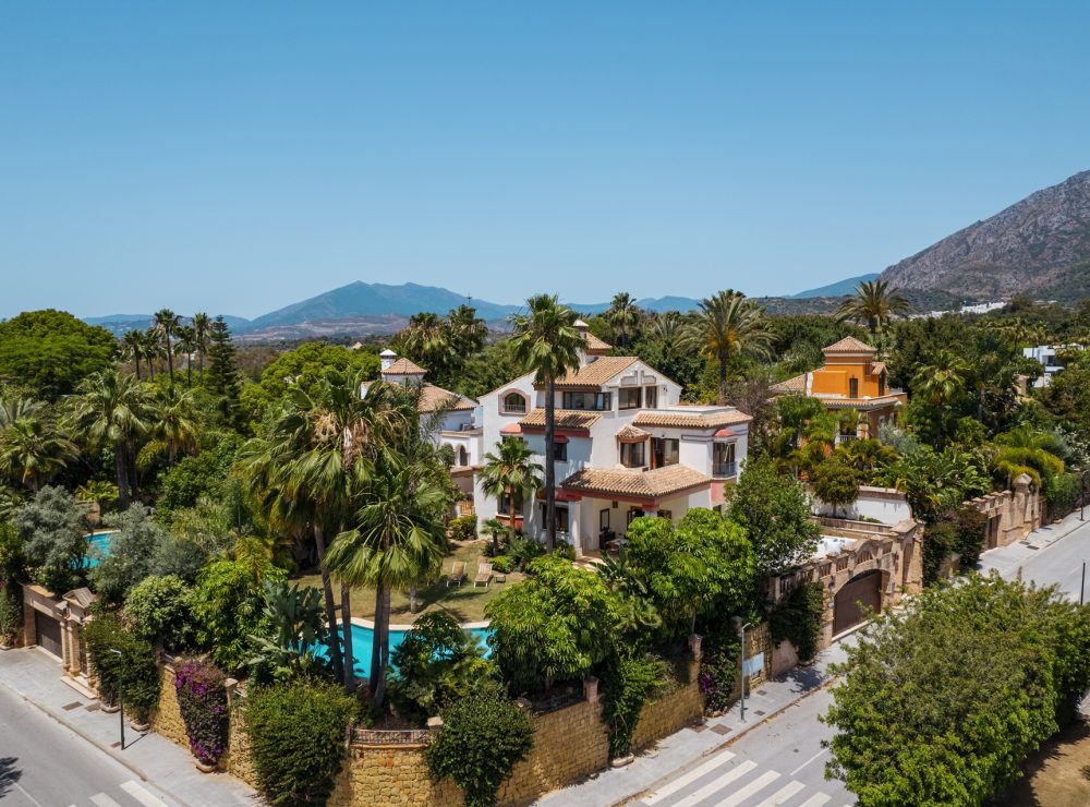 Casa Ana villa Altos de Puente Romano Marbella Golden Mile sea views