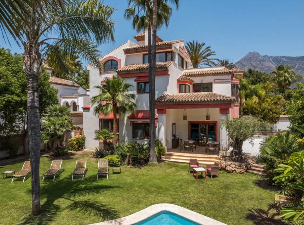 Casa Ana villa Altos de Puente Romano Marbella Golden Mile sea views
