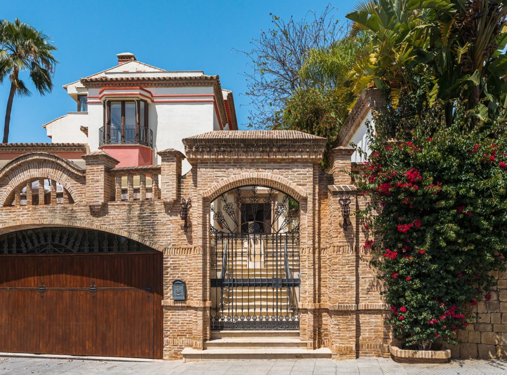 Casa Ana villa Altos de Puente Romano Marbella Golden Mile sea views