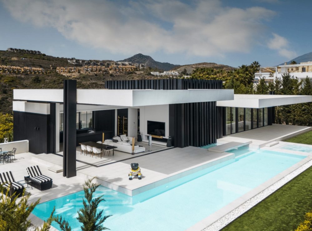 Villa Nebbia frontline golf villa La Alqueria Benahavis Marbella