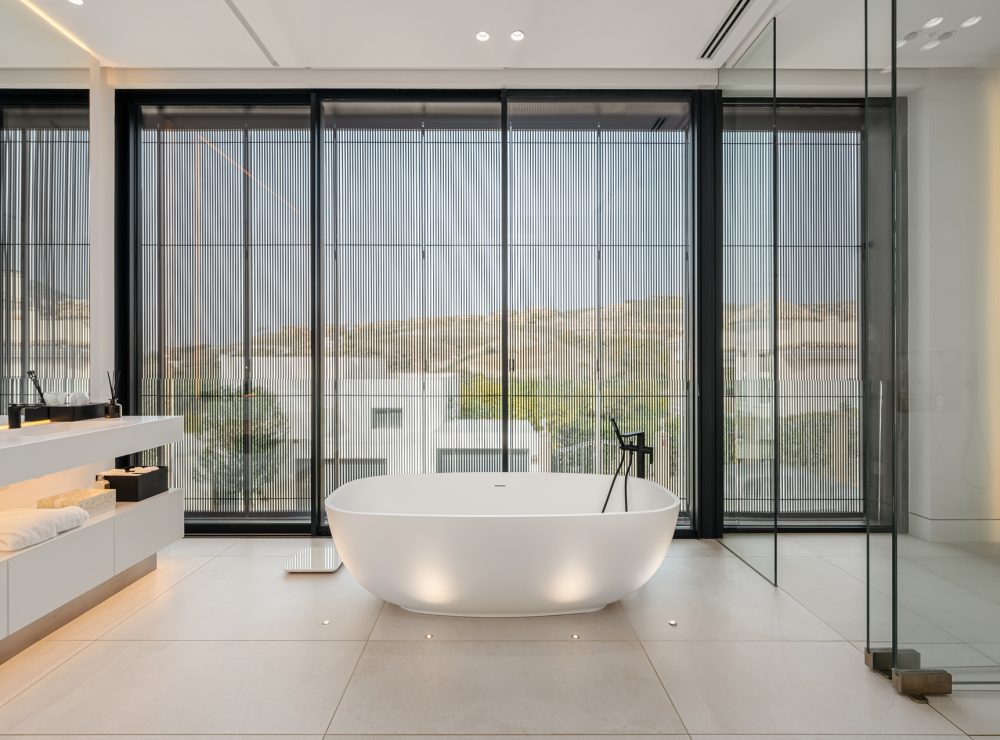 Villa Nebbia frontline golf villa La Alqueria Benahavis Marbella