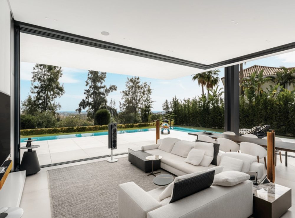 Villa Nebbia frontline golf villa La Alqueria Benahavis Marbella