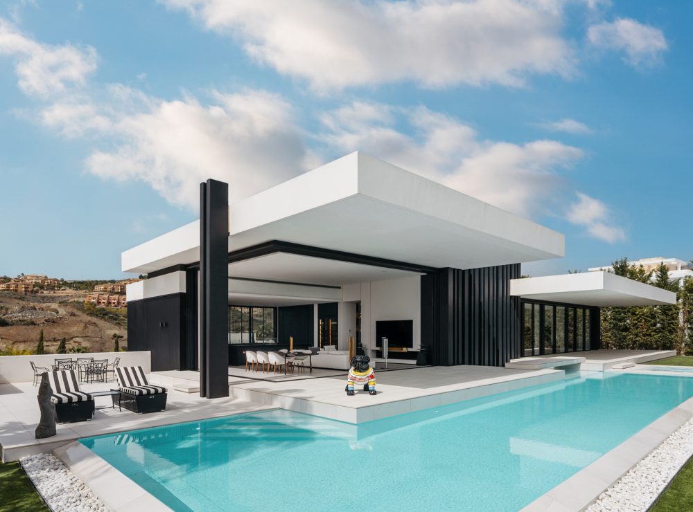 Villa Nebbia frontline golf villa La Alqueria Benahavis Marbella