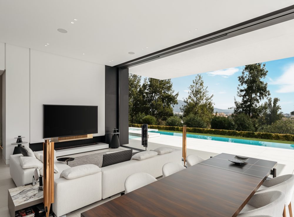 Villa Nebbia frontline golf villa La Alqueria Benahavis Marbella