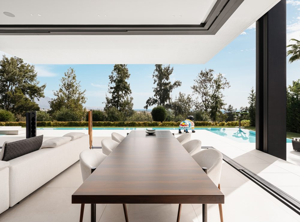 Villa Nebbia frontline golf villa La Alqueria Benahavis Marbella