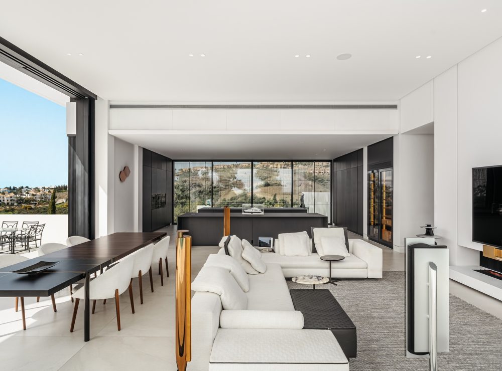 Villa Nebbia frontline golf villa La Alqueria Benahavis Marbella