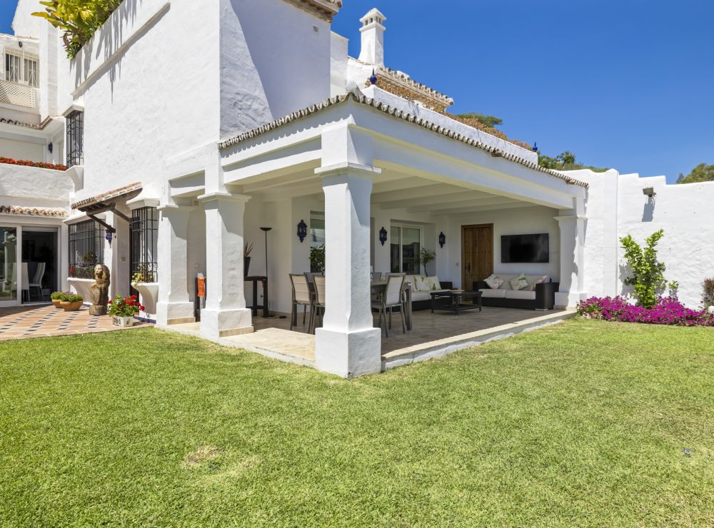 Townhouse Los Toreros Nueva Andalucia Puerto Banus Marbella