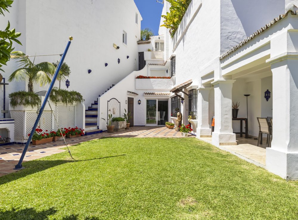 Townhouse Los Toreros Nueva Andalucia Puerto Banus Marbella
