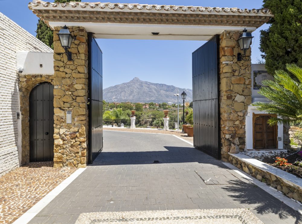 Townhouse Los Toreros Nueva Andalucia Puerto Banus Marbella