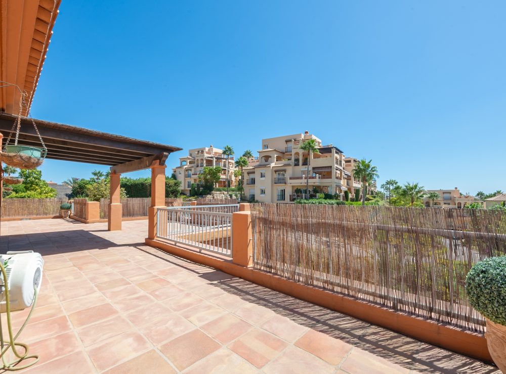 Corner penthouse Benatalaya Benahavis Marbella