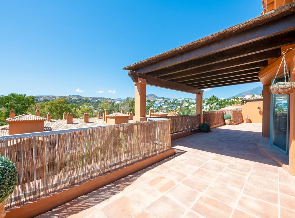 Corner penthouse Benatalaya Benahavis Marbella