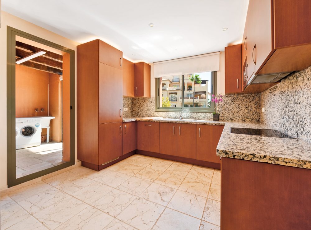 Corner penthouse Benatalaya Benahavis Marbella
