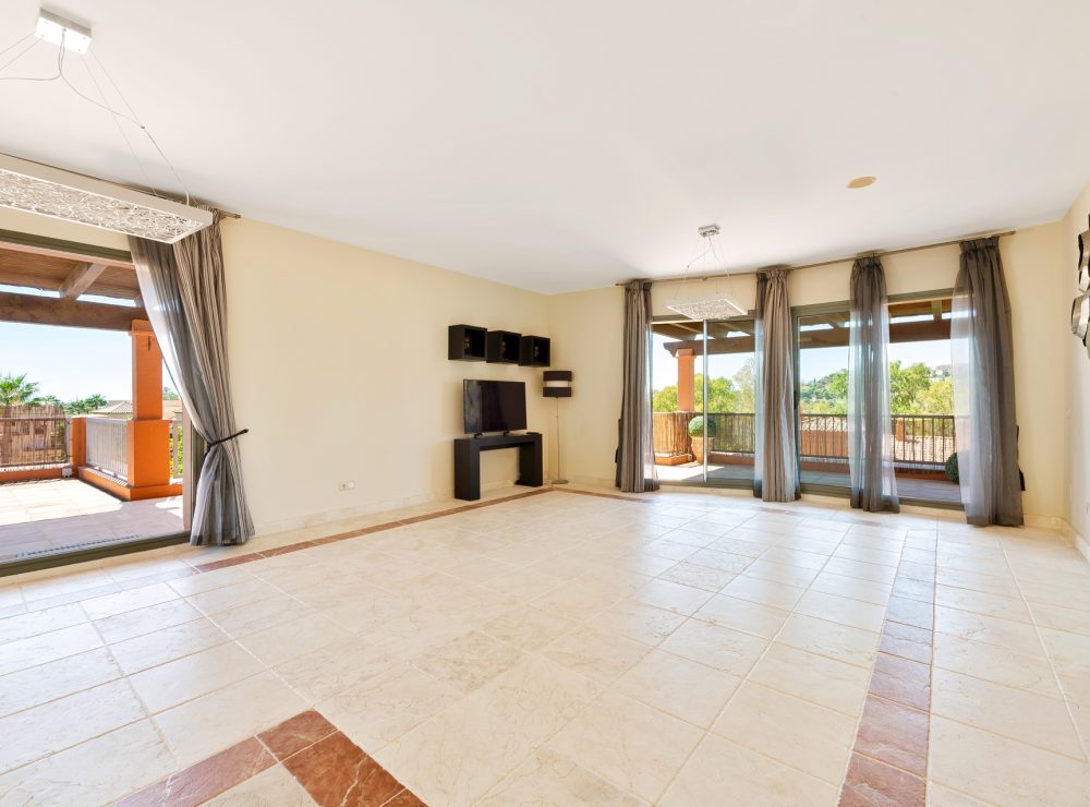 Corner penthouse Benatalaya Benahavis Marbella