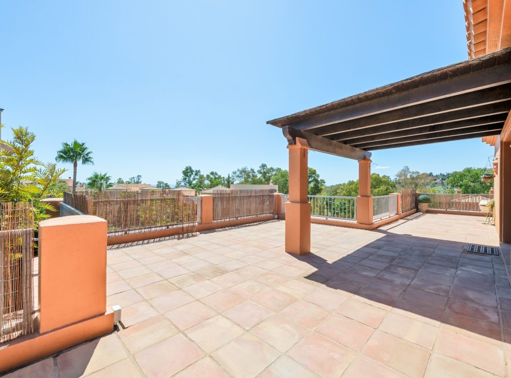 Corner penthouse Benatalaya Benahavis Marbella