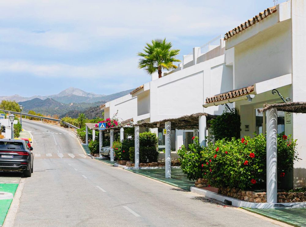 Stunning ground floor apartment El Mirador La Quinta Benahavis Marbella