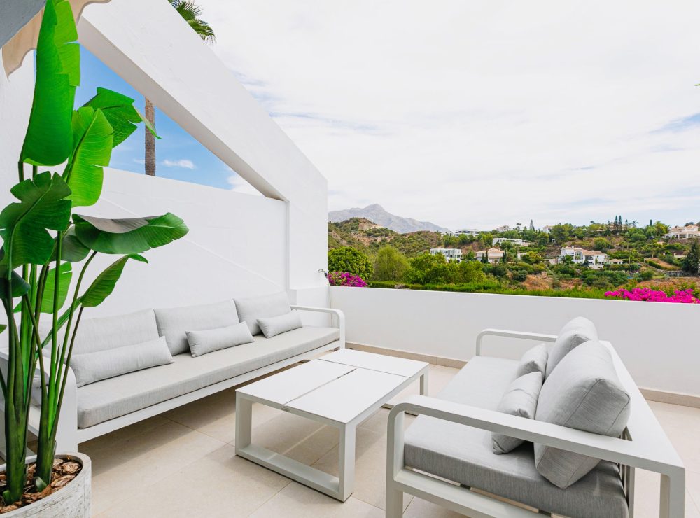 Stunning ground floor apartment El Mirador La Quinta Benahavis Marbella