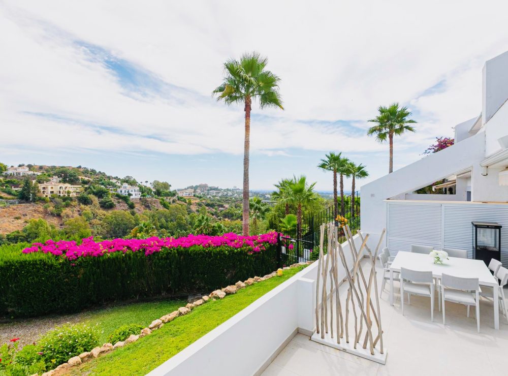 Stunning ground floor apartment El Mirador La Quinta Benahavis Marbella